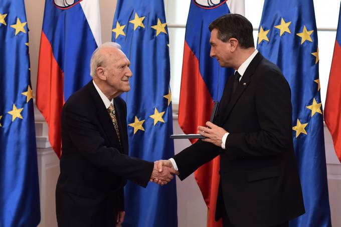 Predsednik Republike Slovenije Borut Pahor je vroil dr. Ignaciju Vojetu odlikovanje medaljo za zasluge